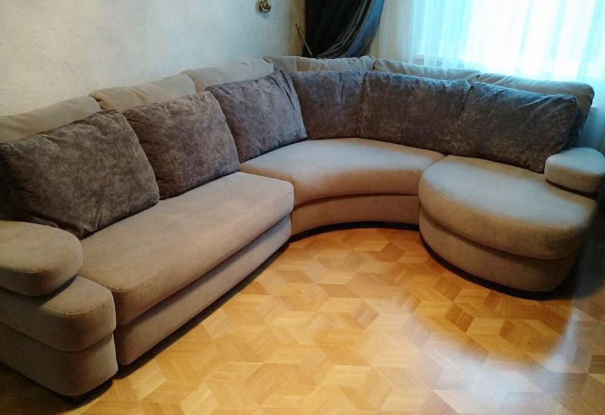 угловой диван с закругленной оттоманкой в Дзержинске