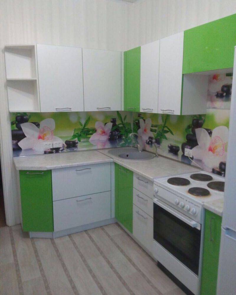 небольшая угловая кухня в Дзержинске