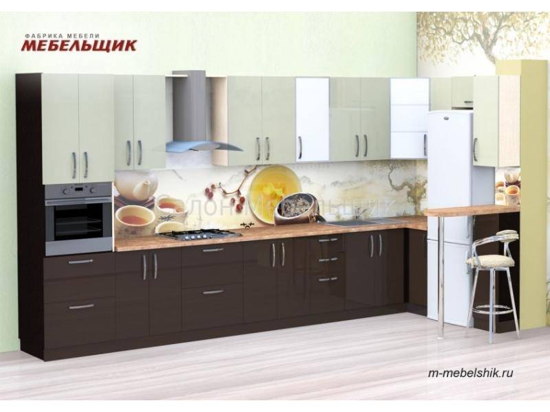 простая кухня с пластиковыми фасадами в Дзержинске