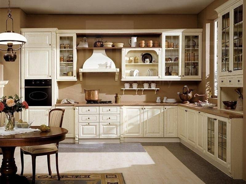 светлая кухня из массива в Дзержинске